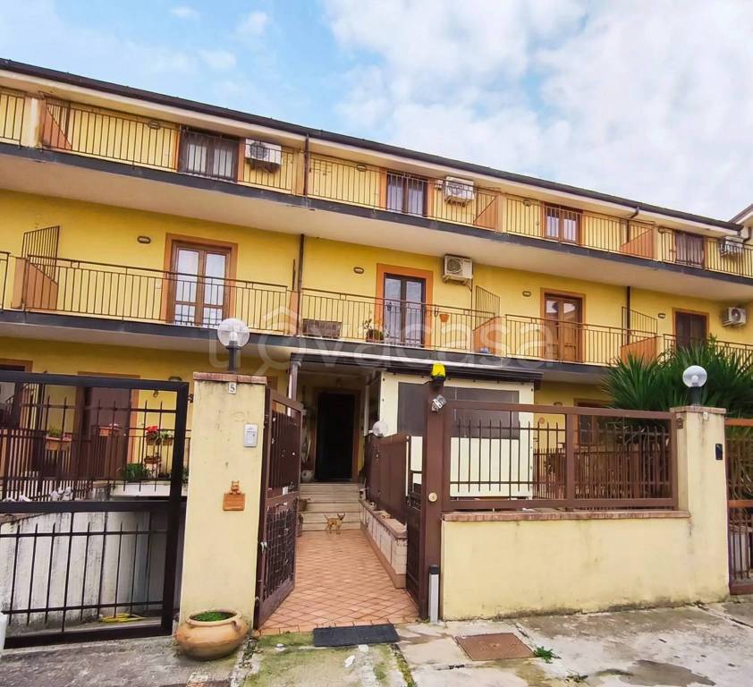 casa indipendente in vendita a Battipaglia in zona Aversana / San Luigi
