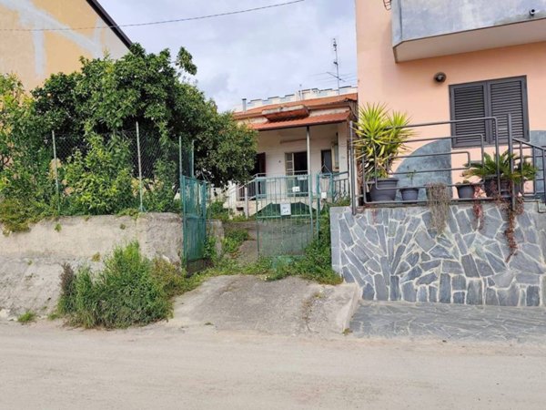 casa indipendente in vendita a Battipaglia in zona Serroni