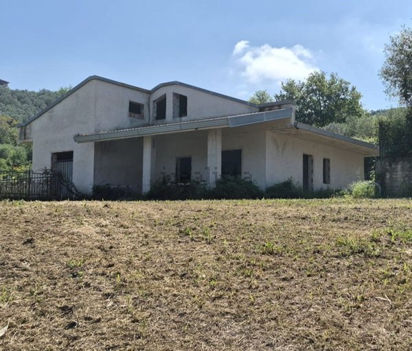 casa indipendente in vendita a Battipaglia in zona Centro Città