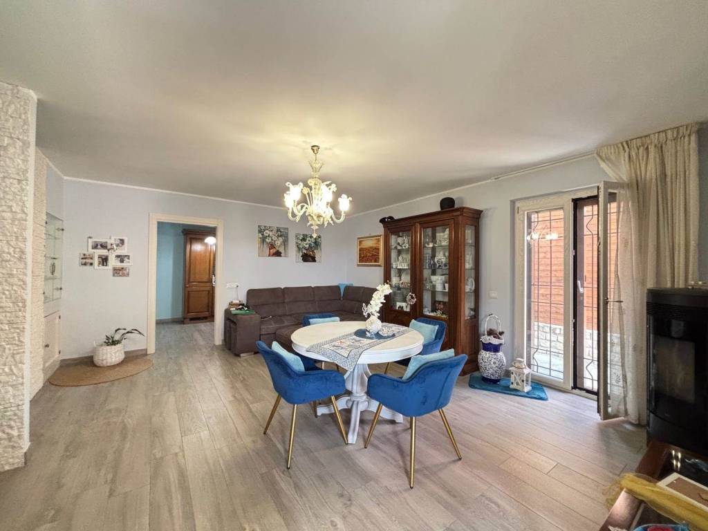 casa indipendente in vendita a Battipaglia in zona Centro Città
