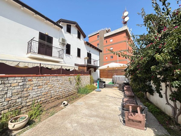 casa indipendente in vendita a Battipaglia in zona Centro Città