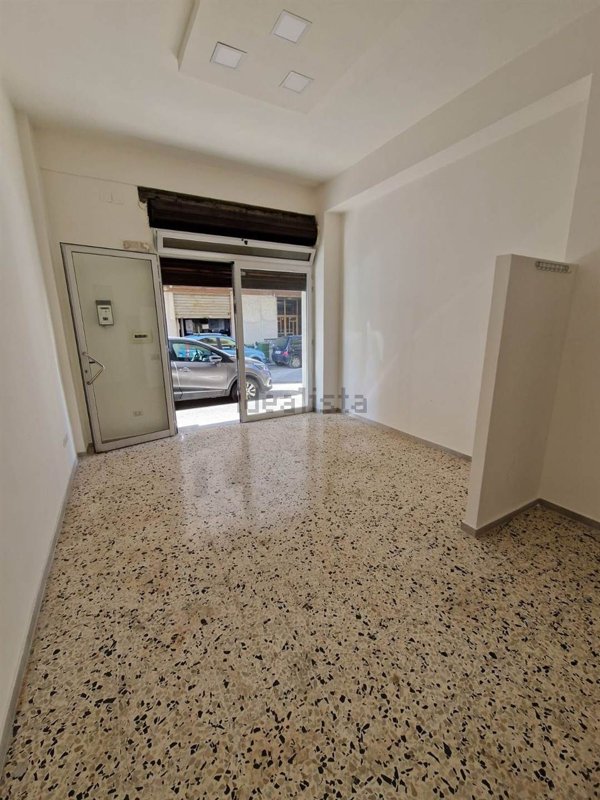 locale commerciale in vendita a Battipaglia