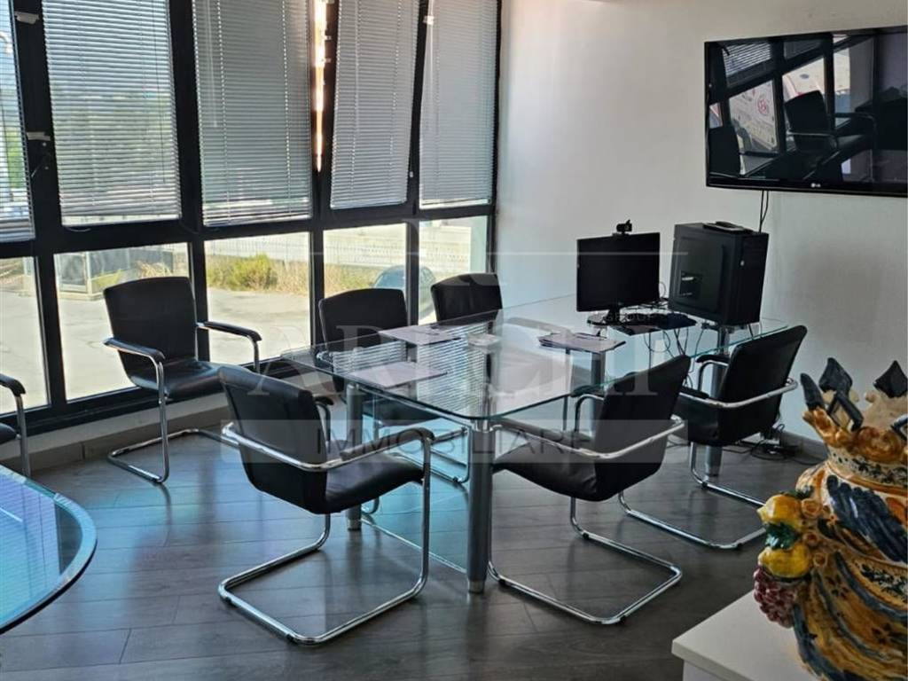 ufficio in vendita a Battipaglia in zona Serroni
