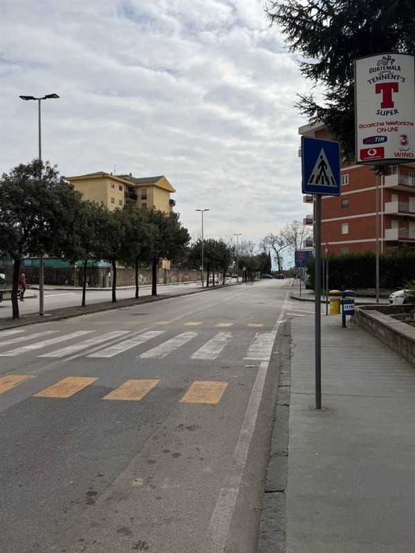locale commerciale in vendita a Battipaglia in zona Sant'Anna