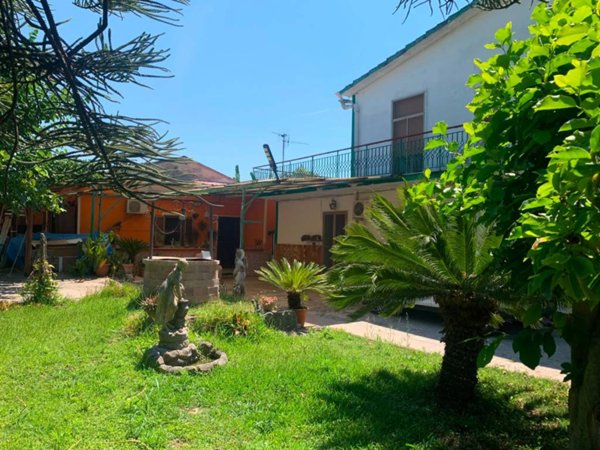 casa indipendente in vendita a Battipaglia in zona Santa Lucia Inferiore