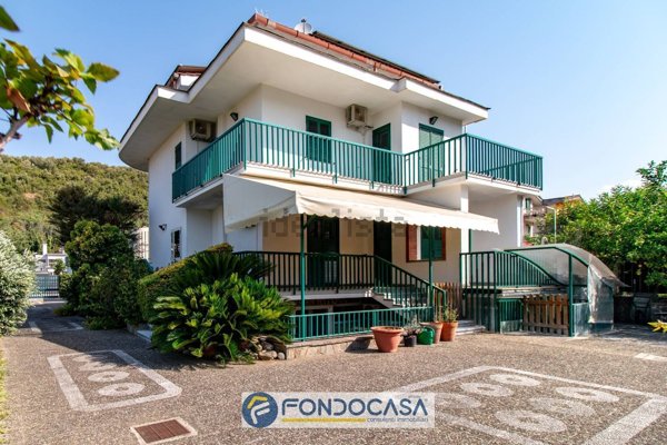 casa indipendente in vendita a Battipaglia in zona Serroni