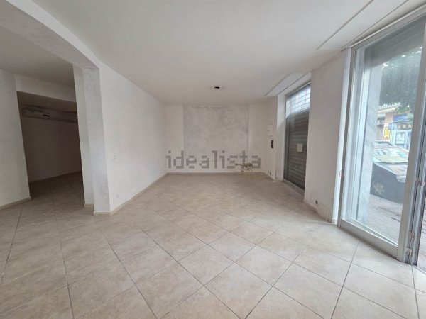 locale commerciale in vendita a Battipaglia