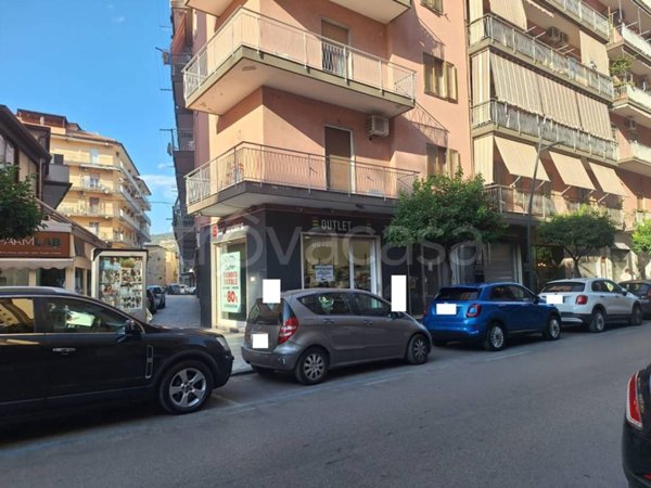 negozio in vendita a Battipaglia