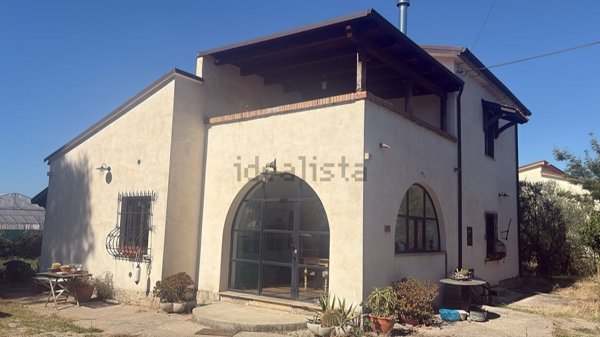 casa indipendente in vendita a Battipaglia in zona Santa Lucia Inferiore