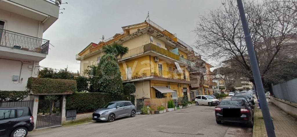locale commerciale in vendita a Battipaglia