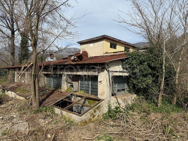locale commerciale in vendita a Bracigliano