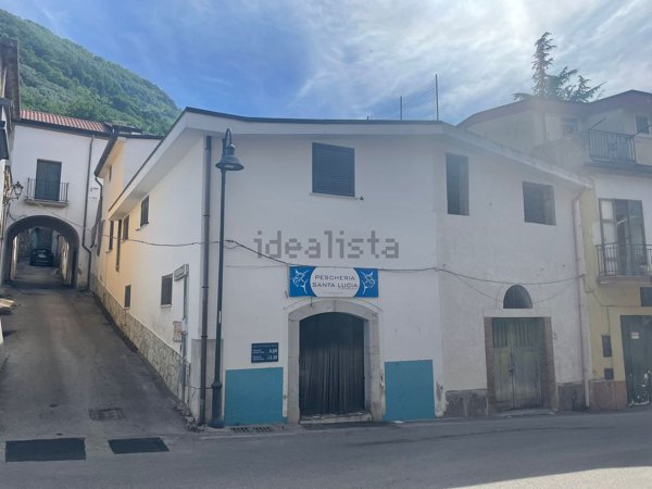locale commerciale in vendita a Bracigliano