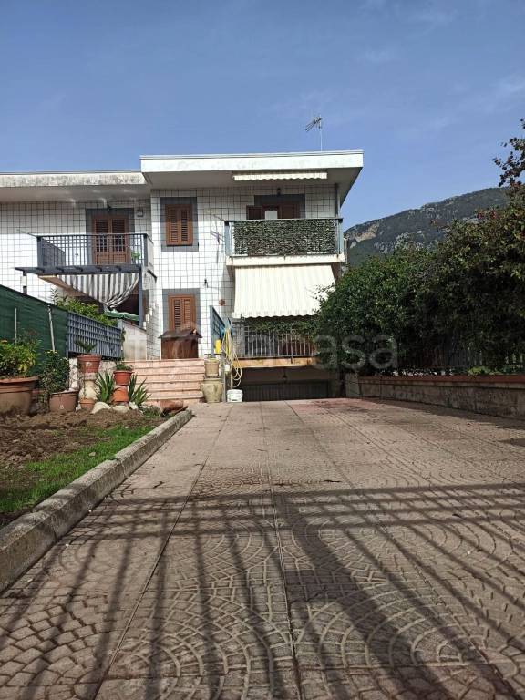 casa indipendente in vendita a Calvanico