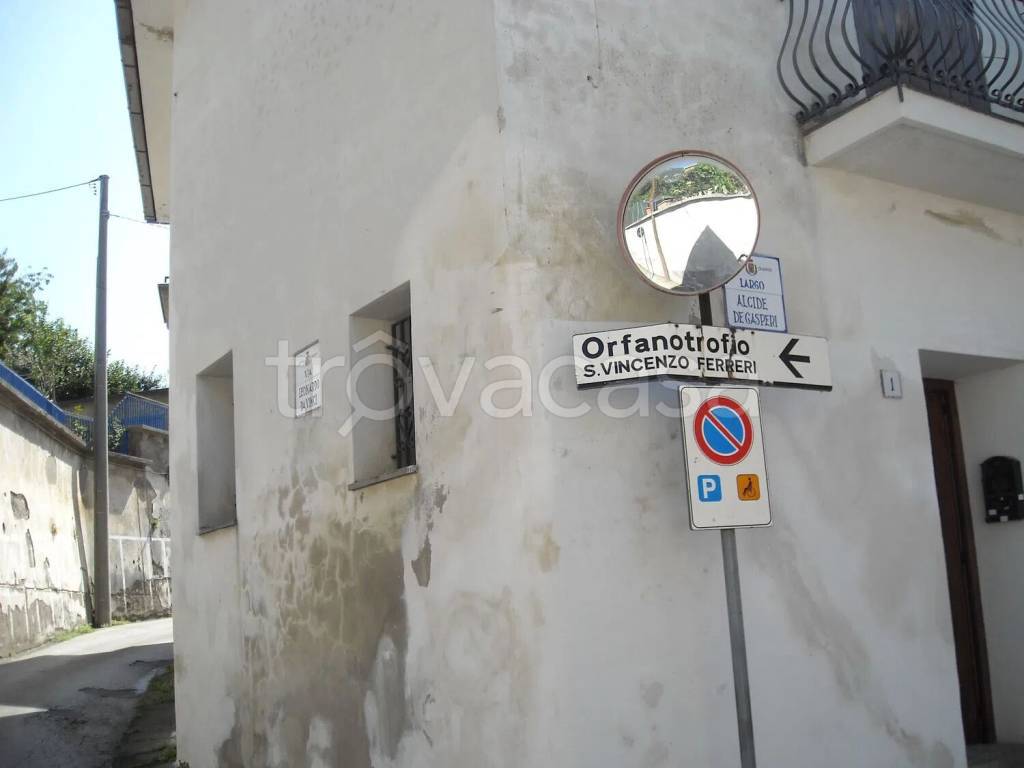 casa indipendente in vendita a Calvanico