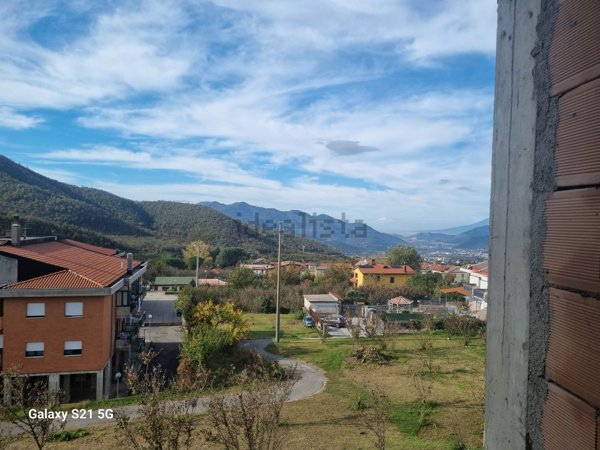 casa indipendente in vendita a Calvanico
