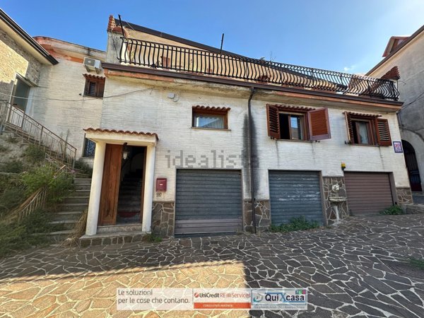 casa indipendente in vendita a Calvanico