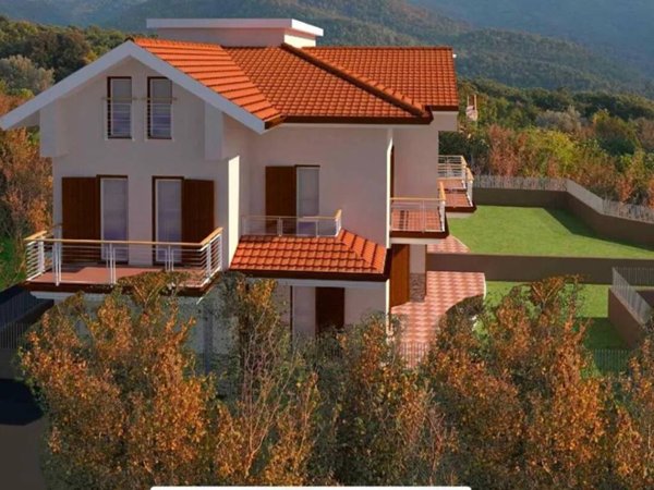 casa indipendente in vendita a Calvanico