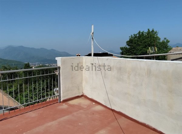 casa indipendente in vendita a Calvanico