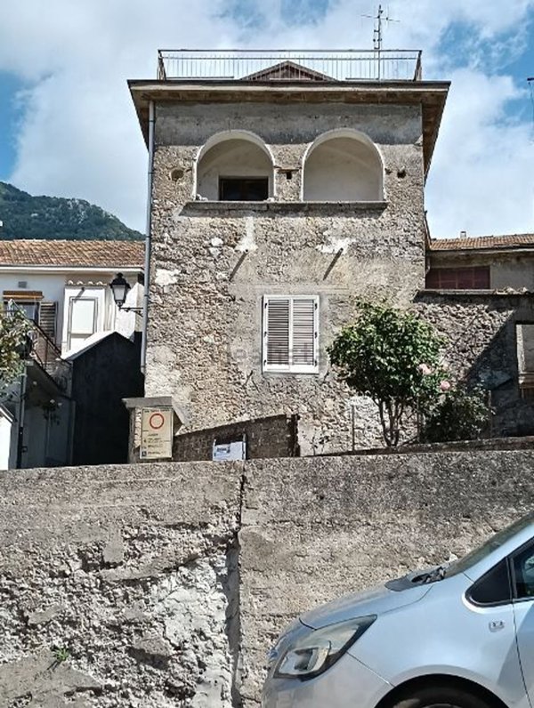 casa indipendente in vendita a Calvanico