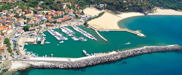 appartamento in vendita a Camerota in zona Marina di Camerota