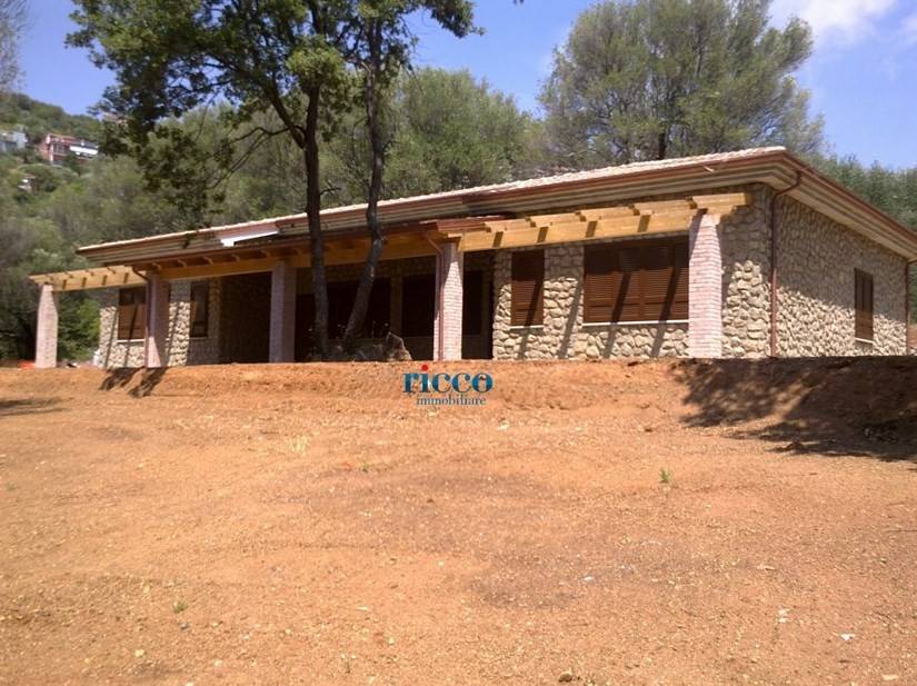 casa indipendente in vendita a Camerota in zona Marina di Camerota