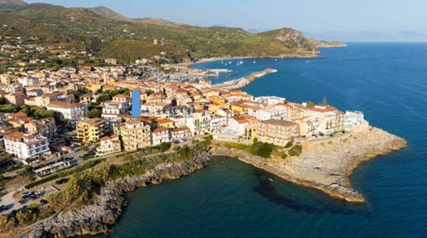 appartamento in vendita a Camerota in zona Marina di Camerota