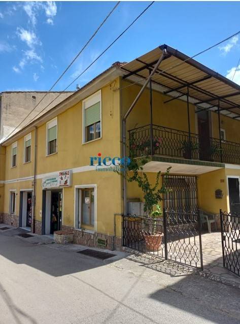 negozio in vendita a Camerota in zona Licusati