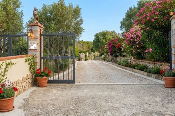 casa indipendente in vendita a Camerota in zona Marina di Camerota