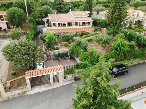 casa indipendente in vendita a Camerota in zona Marina di Camerota