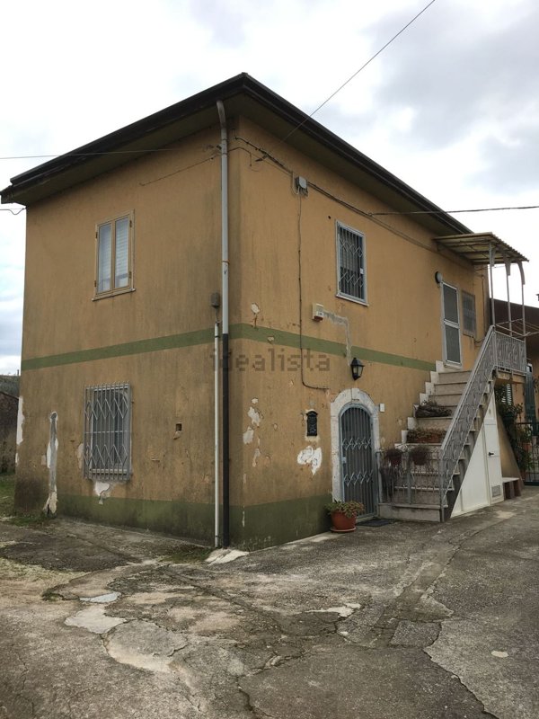 quadrivano in vendita a Campagna