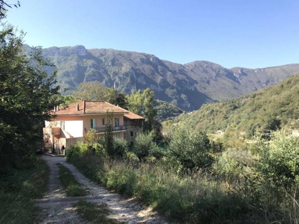 casa indipendente in vendita a Campagna