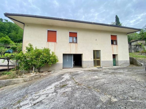 casa indipendente in vendita a Campagna