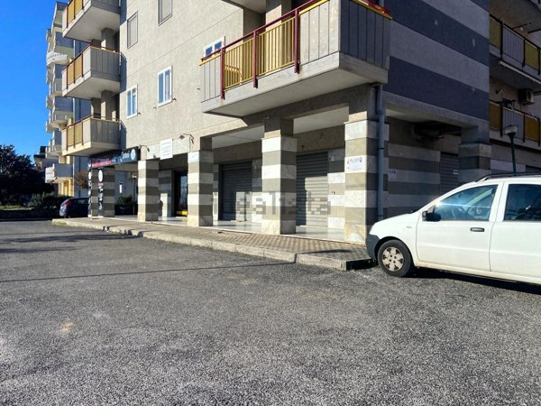 locale commerciale in vendita a Campagna