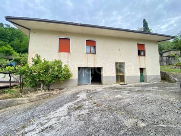 casa indipendente in vendita a Campagna