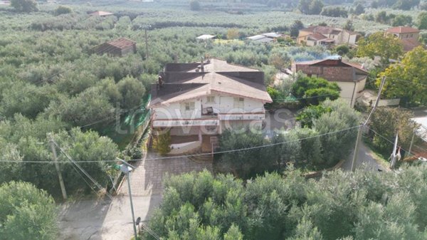 casa indipendente in vendita a Campagna