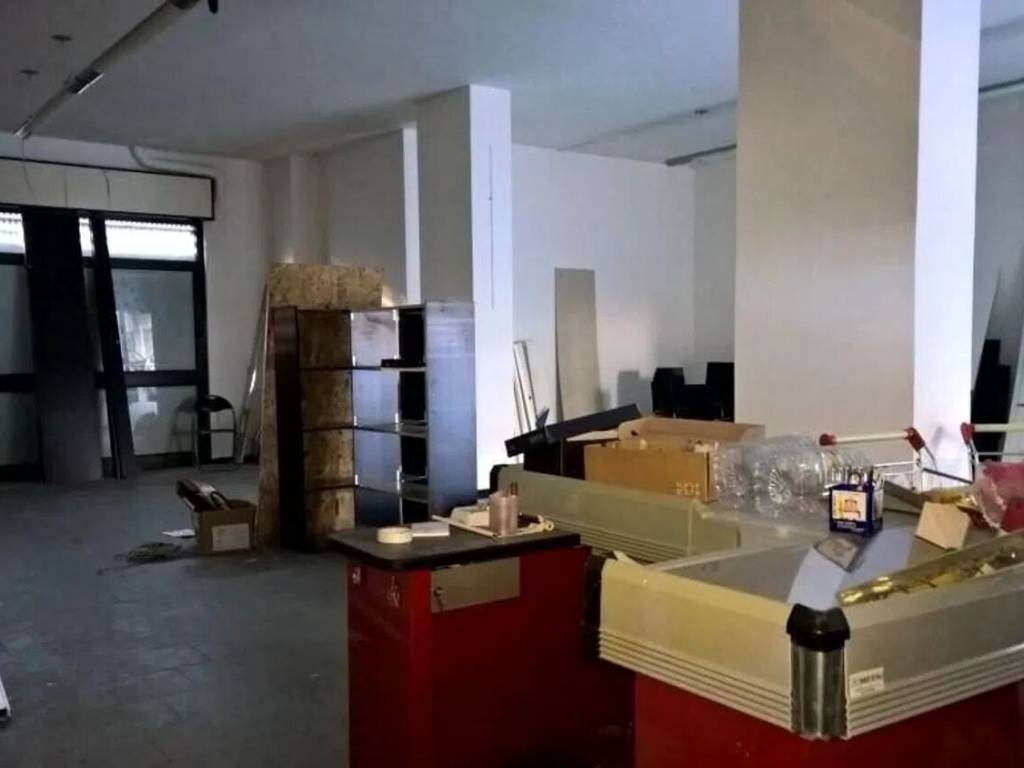 negozio in vendita a Campagna