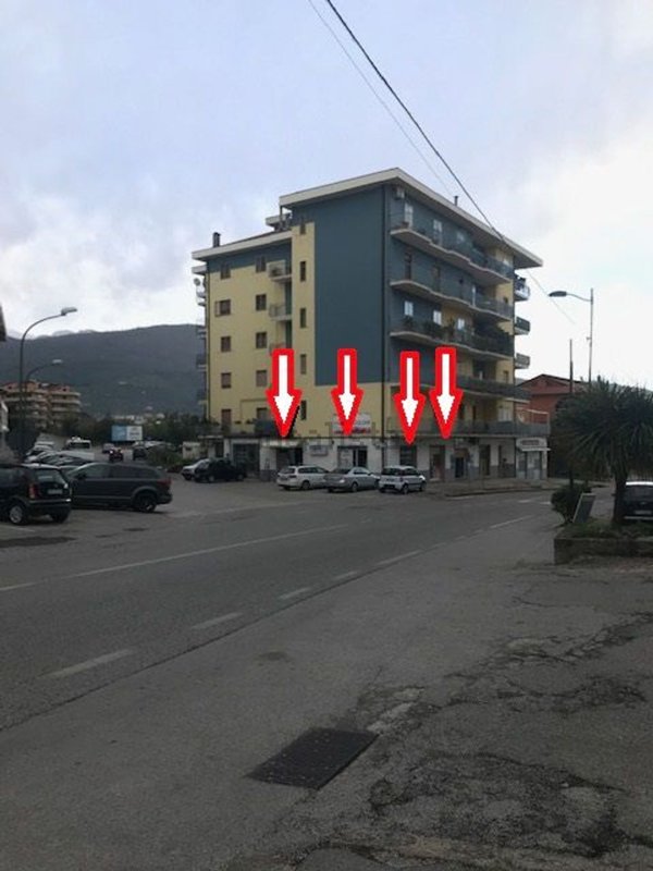 locale commerciale in vendita a Campagna