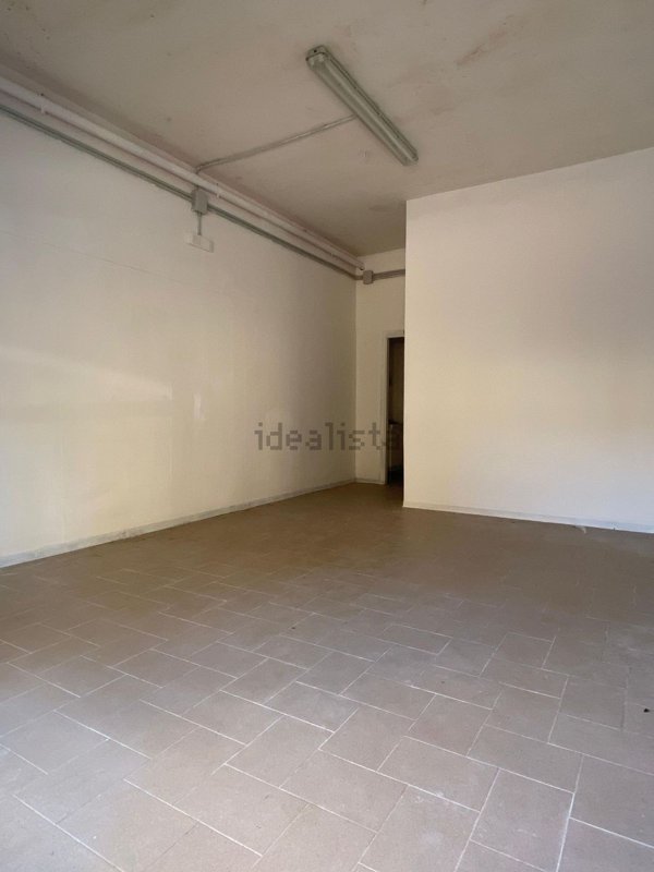 locale commerciale in vendita a Campagna