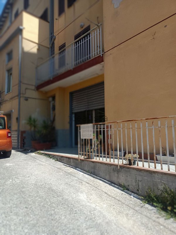 locale commerciale in vendita a Campagna