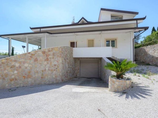 casa indipendente in vendita a Campagna