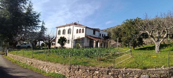 casa indipendente in vendita a Campagna