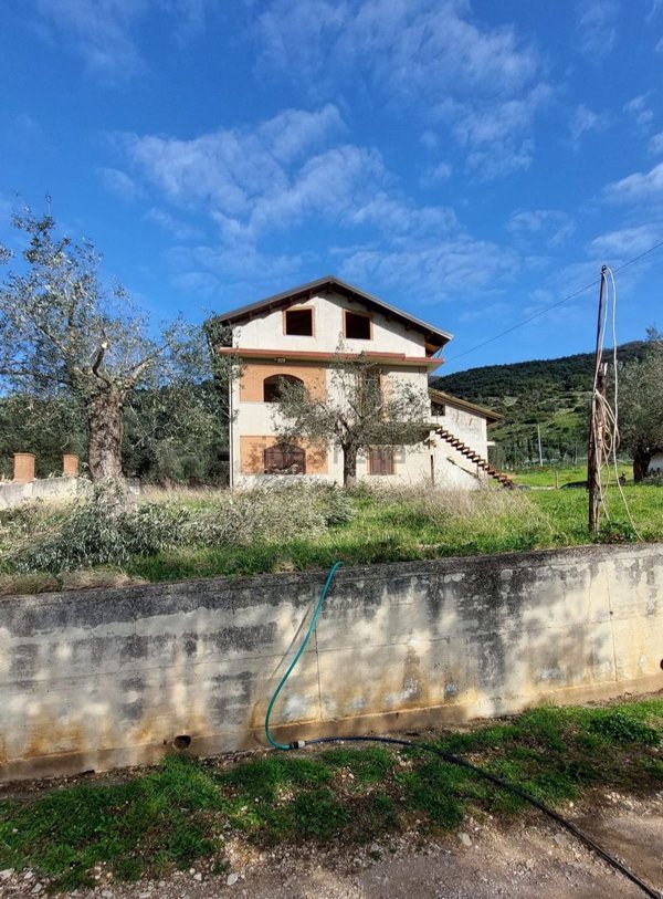 casa indipendente in vendita a Campagna