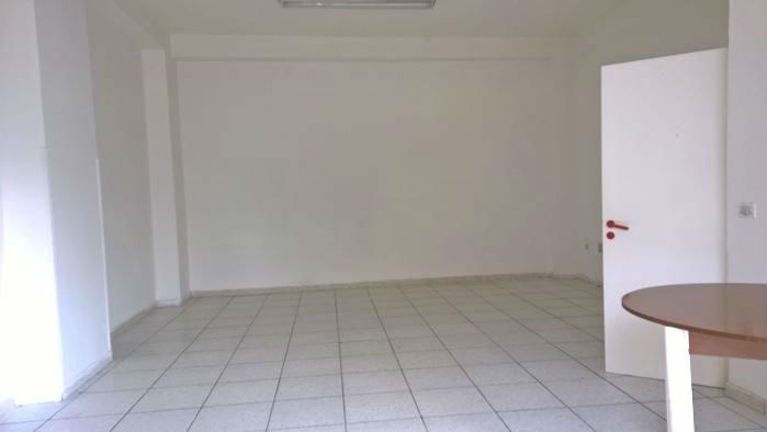 locale commerciale in vendita a Campagna