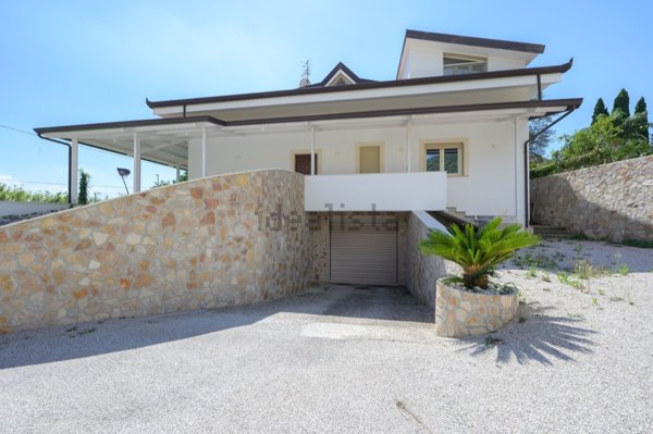 casa indipendente in vendita a Campagna