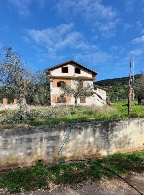 casa indipendente in vendita a Campagna