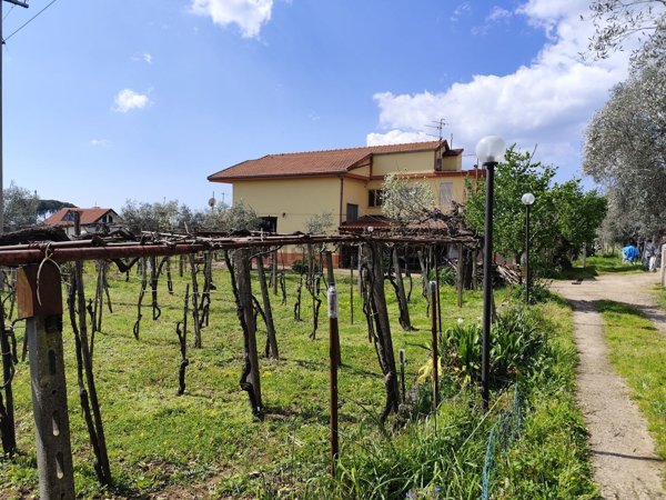casa indipendente in vendita a Campagna