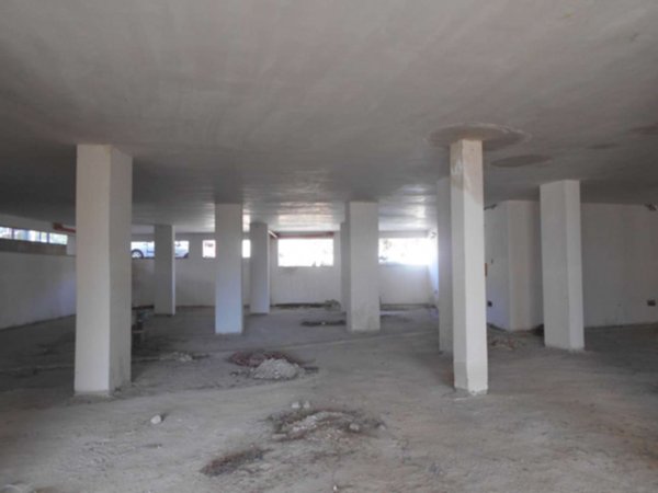 locale commerciale in vendita a Campagna