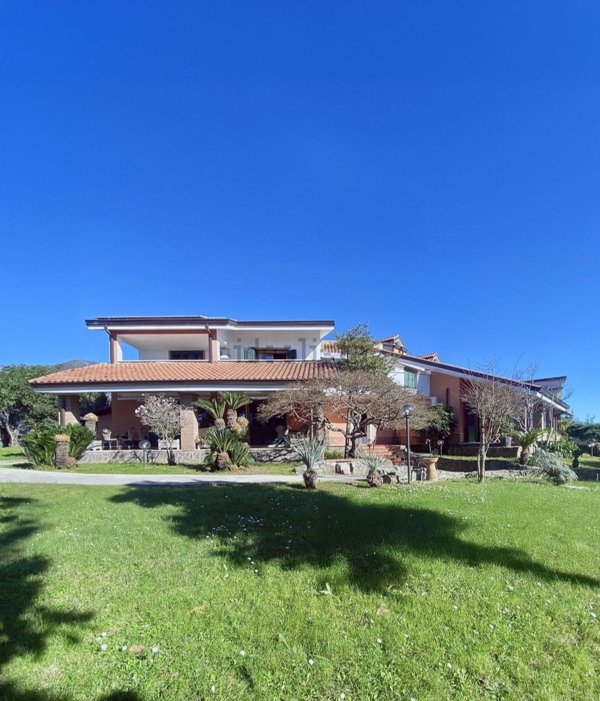 casa indipendente in vendita a Campagna
