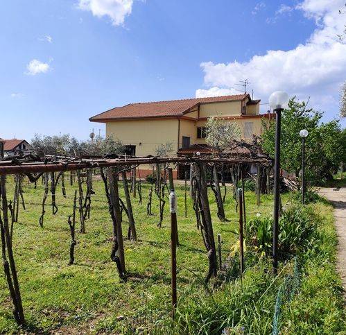 casa indipendente in vendita a Campagna