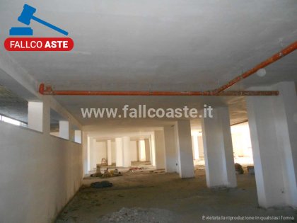 locale commerciale in vendita a Campagna